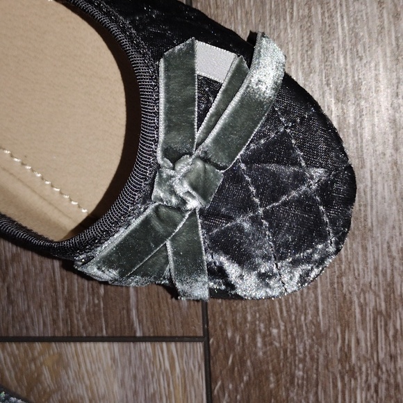 Zigi Soho gray quilted diamond velvet flats. NWOT. Size 8.5 - Picture 10 of 10